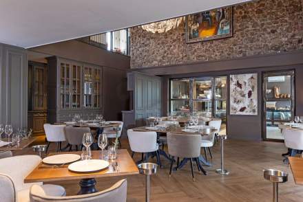 Restaurant Fréjus proche Saint-Raphaël · La Bastide du Clos des Roses · Salon Intérieur 