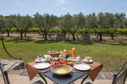 Bastide du Clos des Roses · Hôtel de Charme Var · Petit-Déjeuner à l'extérieur